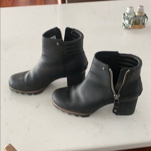 Sorel booties size 8.5 black with heel
